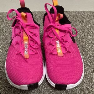 New Nike Women’s Free Tr 8 942888-601 size 6